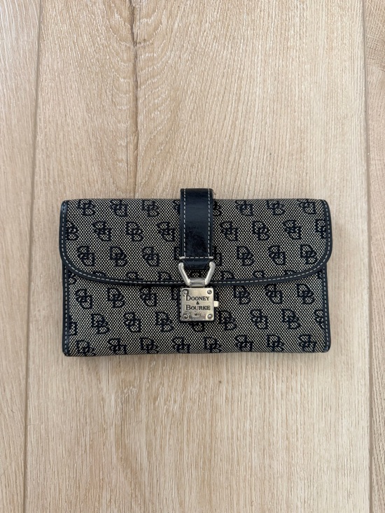 Dooney & Bourke Handbags - Dooney & Bourke Wallet.
